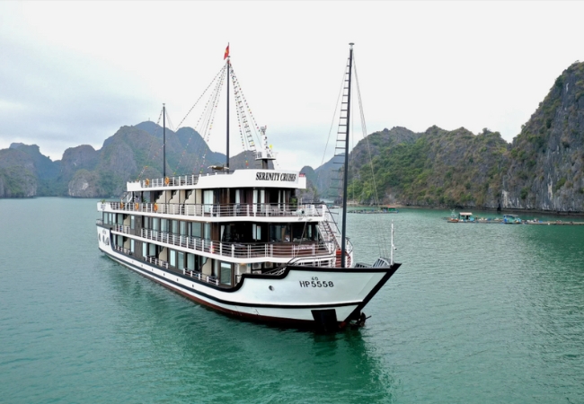 Tổ chức sự kiện trên du thuyền Serenity Grandeur giữa vịnh Lan Hạ
