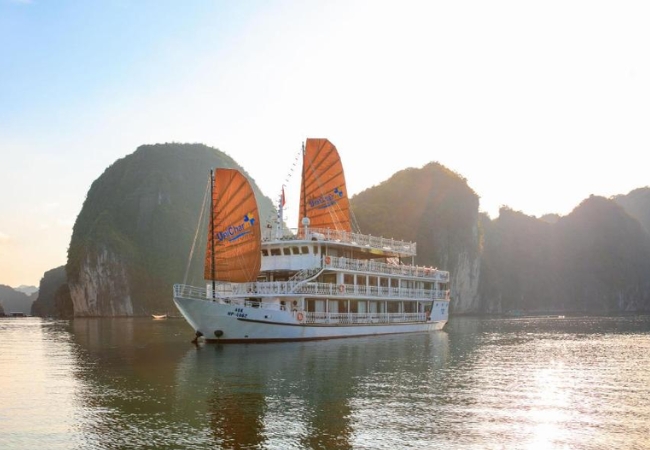Du thuyền Unicharm Cruise Lan Hạ