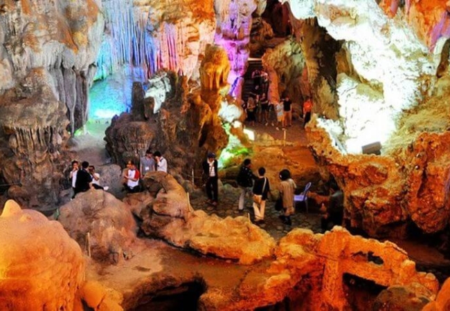 Động Phù Long: Kho báu địa chất ẩn mình giữa rừng ngập mặn